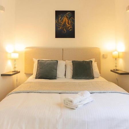 **Sunny And Bright, Thatchers Rock One Bed Beach Front Apartment*** Торки Экстерьер фото