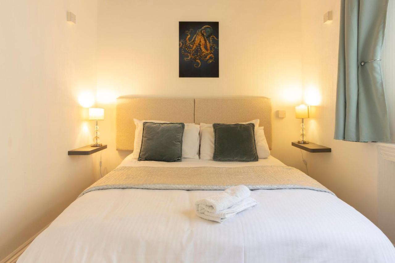 **Sunny And Bright, Thatchers Rock One Bed Beach Front Apartment*** Торки Экстерьер фото
