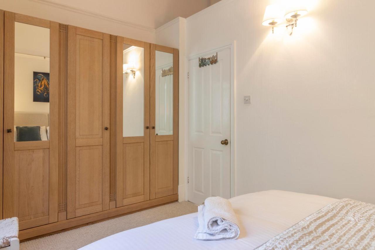 **Sunny And Bright, Thatchers Rock One Bed Beach Front Apartment*** Торки Экстерьер фото