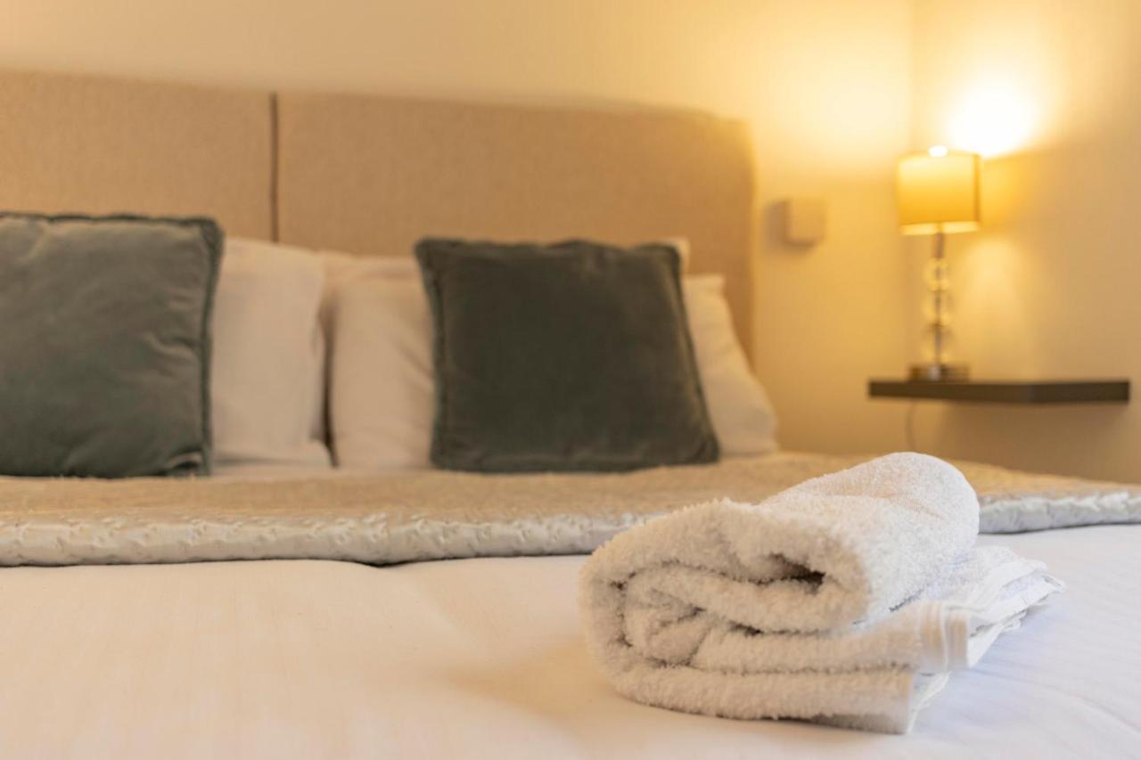 **Sunny And Bright, Thatchers Rock One Bed Beach Front Apartment*** Торки Экстерьер фото