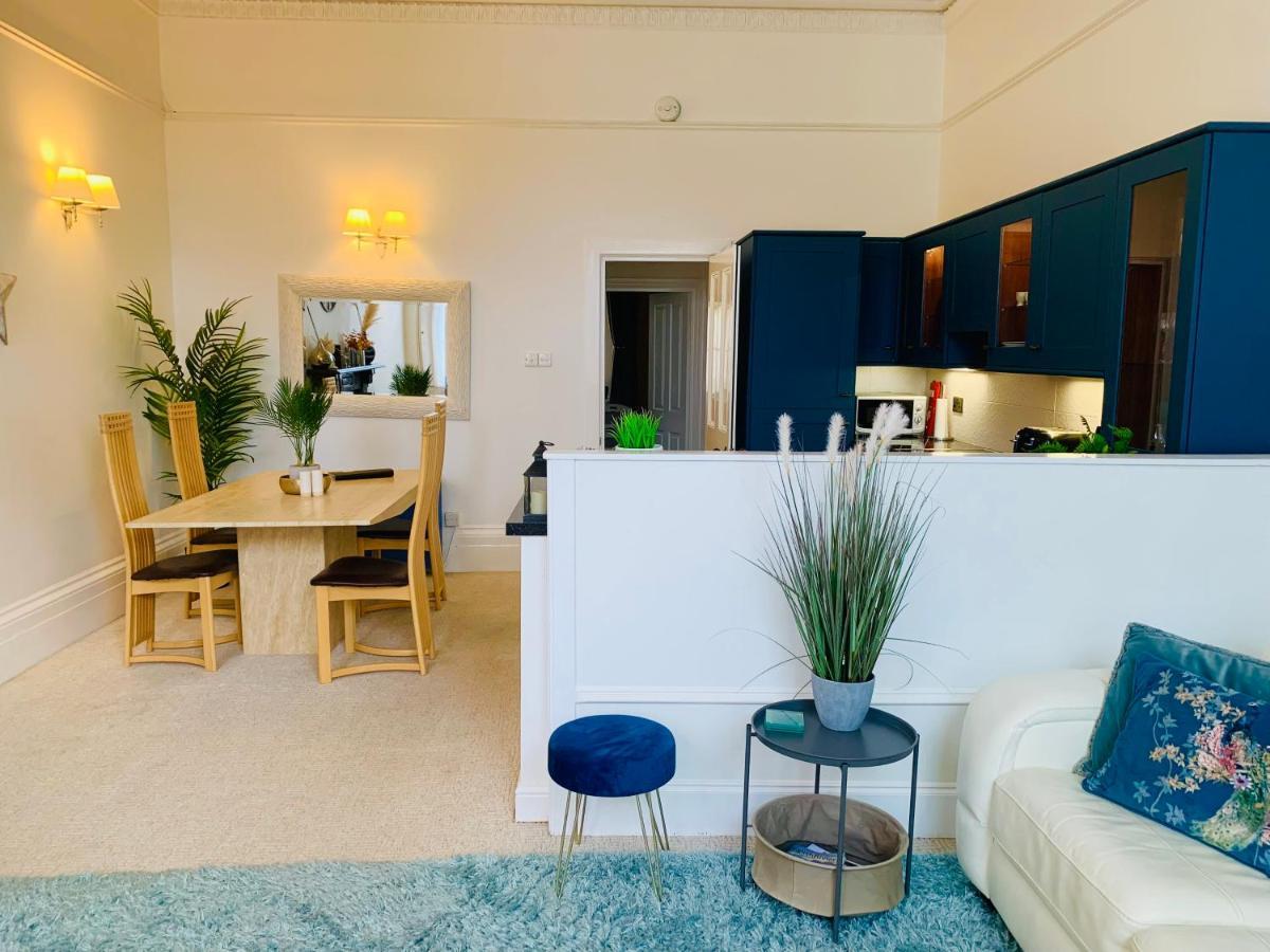 **Sunny And Bright, Thatchers Rock One Bed Beach Front Apartment*** Торки Экстерьер фото