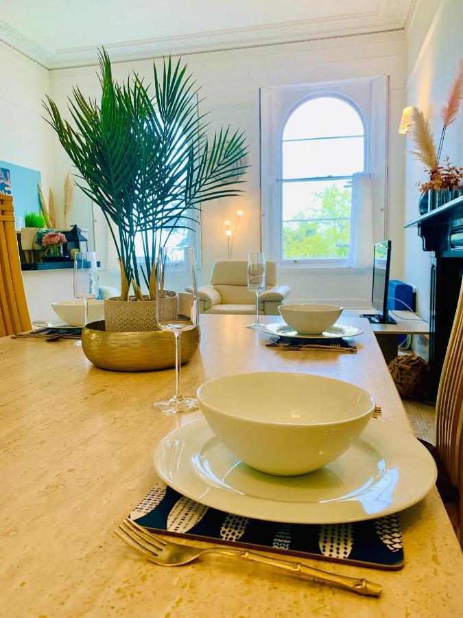 **Sunny And Bright, Thatchers Rock One Bed Beach Front Apartment*** Торки Экстерьер фото