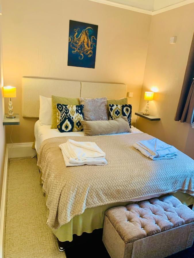 **Sunny And Bright, Thatchers Rock One Bed Beach Front Apartment*** Торки Экстерьер фото