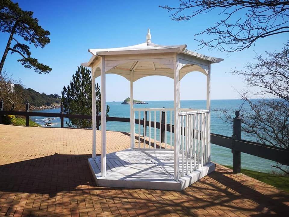 **Sunny And Bright, Thatchers Rock One Bed Beach Front Apartment*** Торки Экстерьер фото