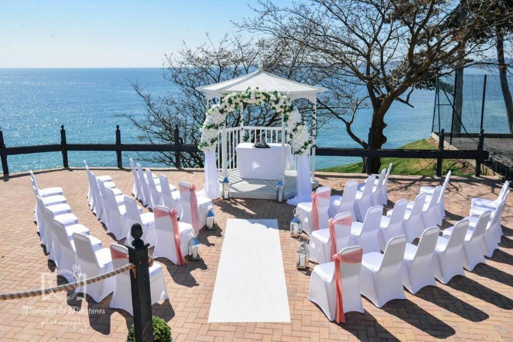 **Sunny And Bright, Thatchers Rock One Bed Beach Front Apartment*** Торки Экстерьер фото