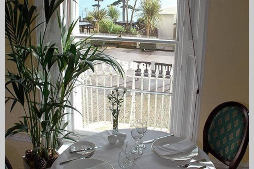 **Sunny And Bright, Thatchers Rock One Bed Beach Front Apartment*** Торки Экстерьер фото