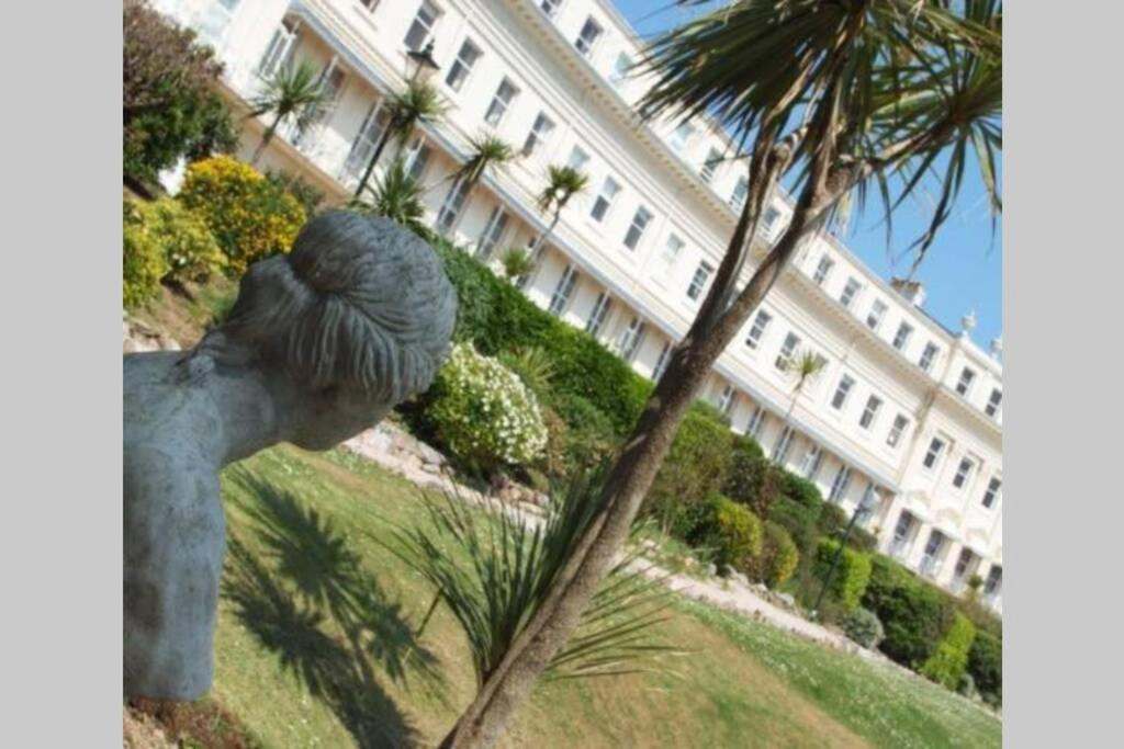 **Sunny And Bright, Thatchers Rock One Bed Beach Front Apartment*** Торки Экстерьер фото